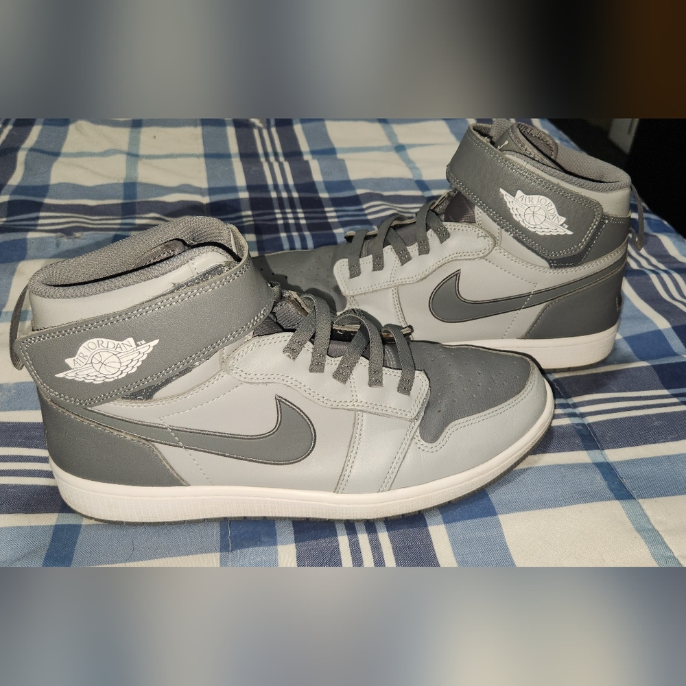 Jordan 1 - Picture 2 of 4